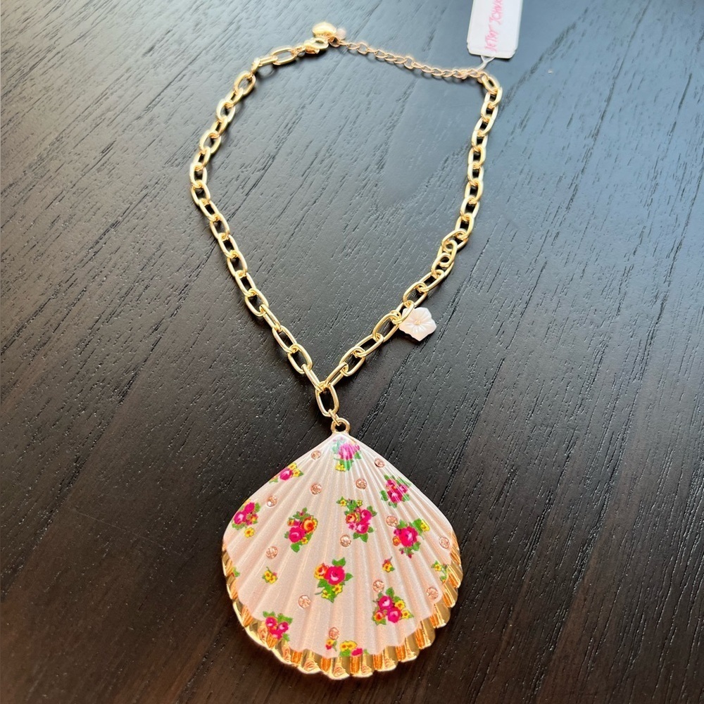 NWT Betsey Johnson Pink Flower Seashell Gold Tone Necklace w/Rhinestone Accents - Picture 1 of 7
